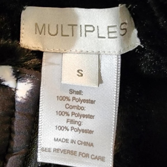 Multiples black‎ and white super soft fur reversible vest size small - Picture 6 of 7